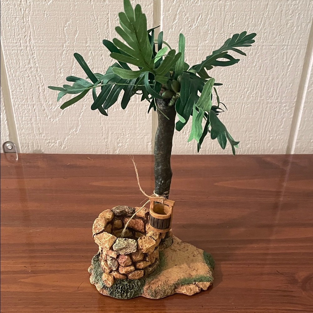 Fontanini Well with Removable Date Palm